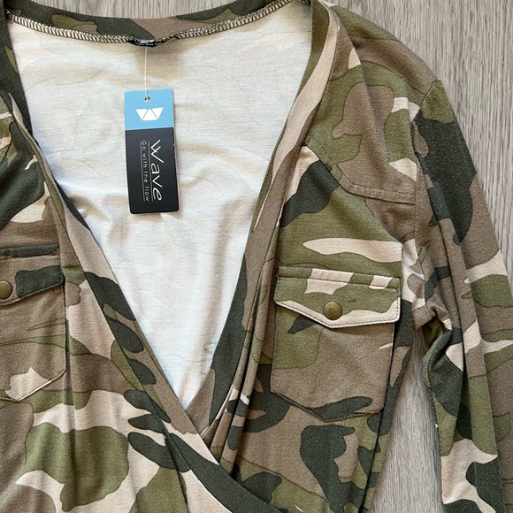 New army feminine dress that accentuate the waist - Picture 3 of 3